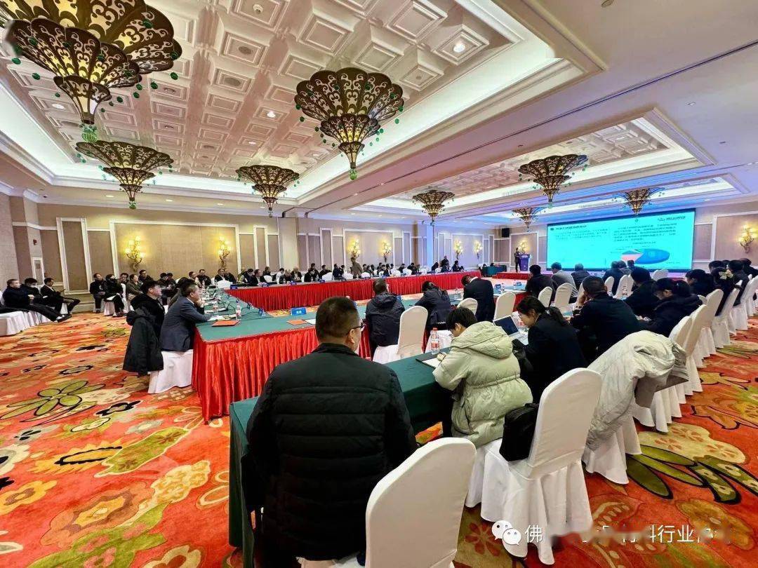 双峰水电工精英汇聚展会 皓月与炫彩闪耀会议现场